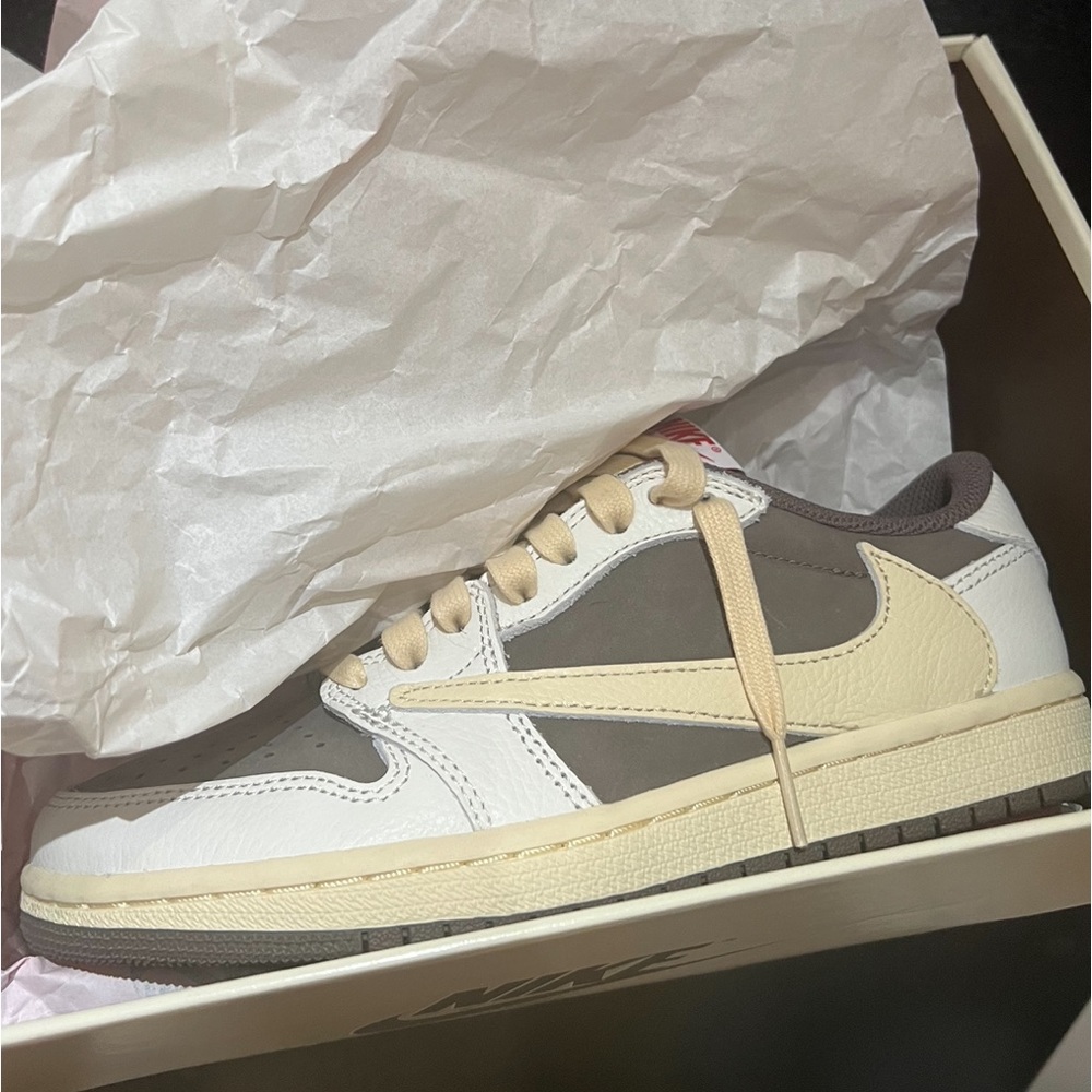 Travis Scott x air Jordan 1